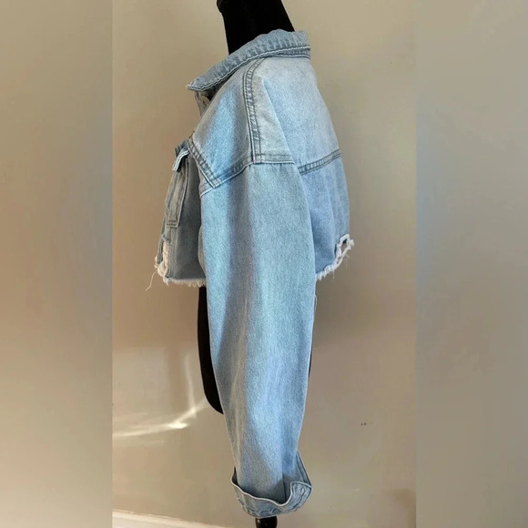 SHEIN ~ Women’s light wash cropped frayed jean jacket size M - Picture 3 of 5
